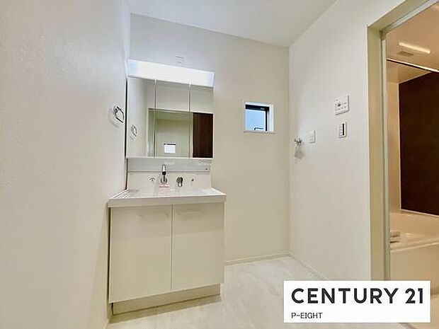 明るい洗面台で、毎日の身支度を!