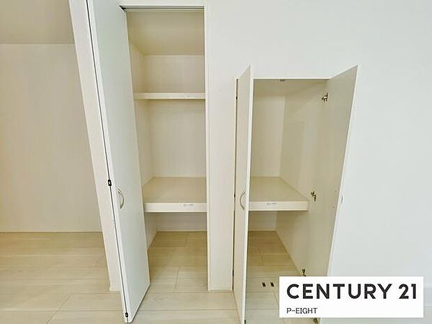 リビング横に収納スペースあり!