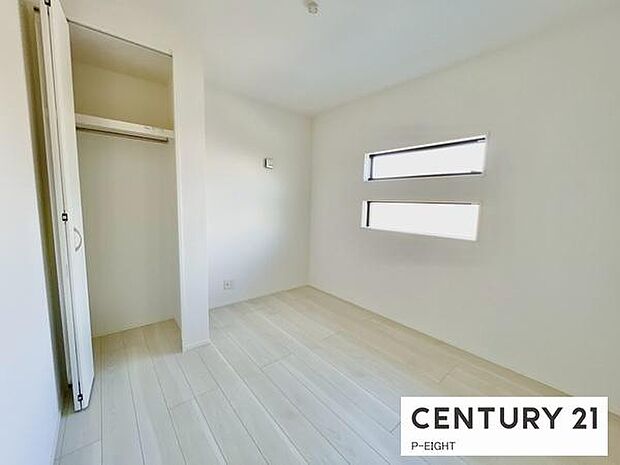 白を基調とした明るい部屋です!