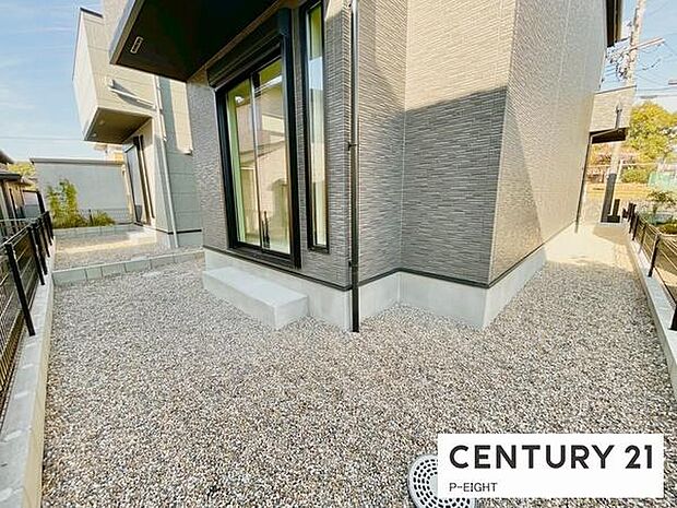 リビングの外にちょっとしたスペースがあります!