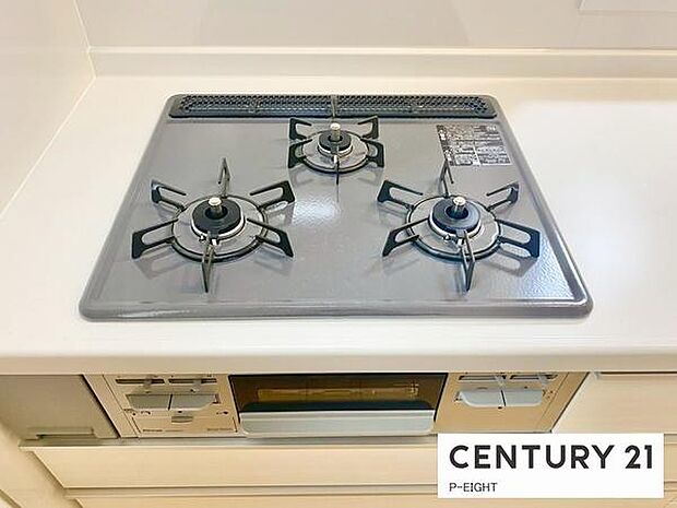 三口ガスコンロで料理もはかどりますね！グリルもあります！