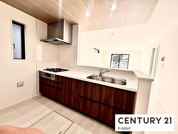 料理をしながらリビングを見渡せるつくりで、料理中も家族との会話がはずみます。