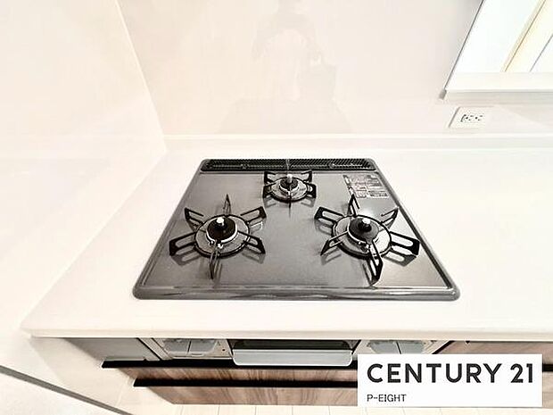 三口ガスコンロで料理もはかどりますね！グリルもあります！