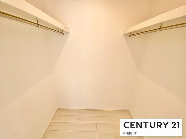 ウォークインクローゼットで楽々収納!