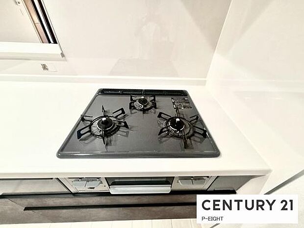 三口ガスコンロで料理もはかどりますね！グリルもあります！