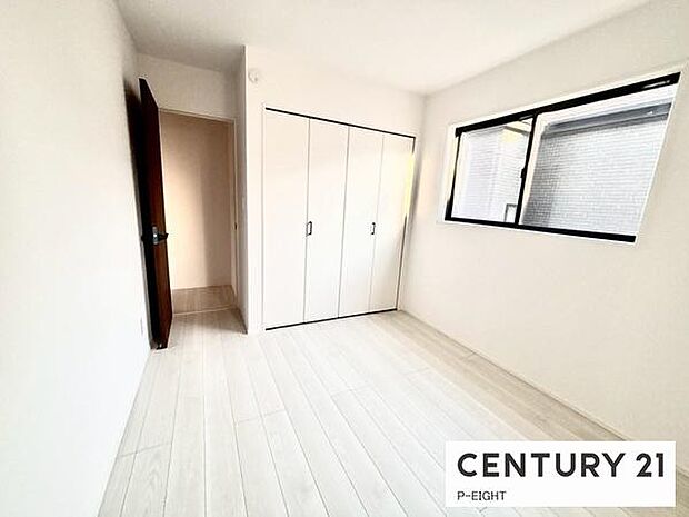 白を基調とした明るい部屋です!