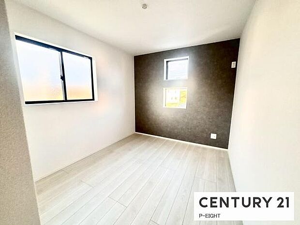 壁の色もアクセントとなりおしゃれな内装です！