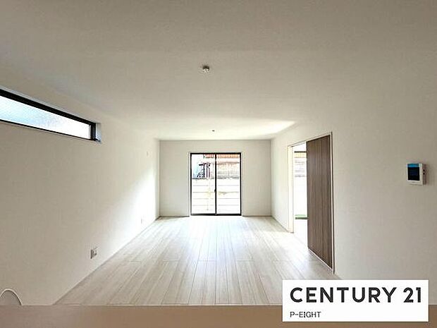 白を基調とした明るいリビングです！