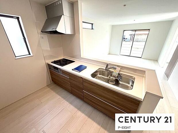 料理をしながらリビングを見渡せるつくりで、料理中も家族との会話がはずみます。