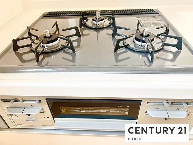 三口ガスコンロで料理もはかどりますね！グリルもあります！