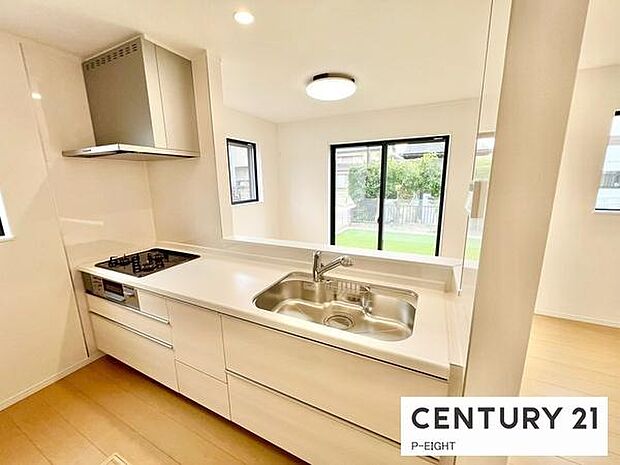 料理をしながらリビングを見渡せるつくりで、料理中も家族との会話がはずみます。