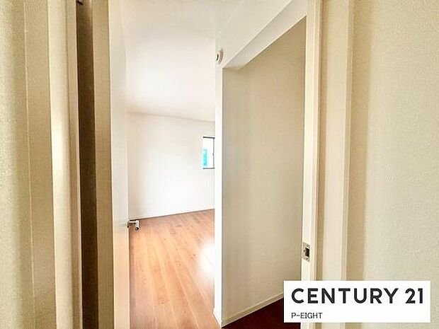 ウォークインクローゼットでたくさん収納できます!