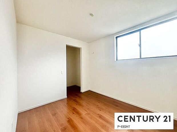 広々とした明るい部屋です!