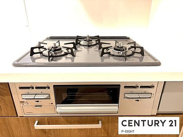 三口ガスコンロで料理もはかどりますね!グリルもあります!