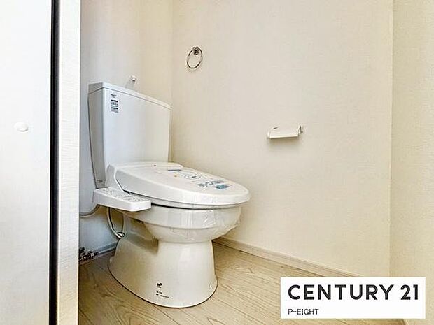 ウォシュレット付きの暖房便座で快適です!