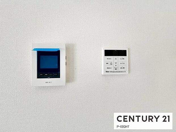 モニター付きインターホンで来客者の顔も見えて安心です!お湯はり、追い焚き用リモコンもあります!