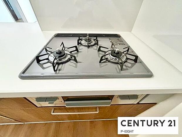 三口ガスコンロで料理もはかどりますね！グリルもあります！