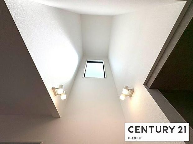 吹き抜けが解放感を演出してくれています!