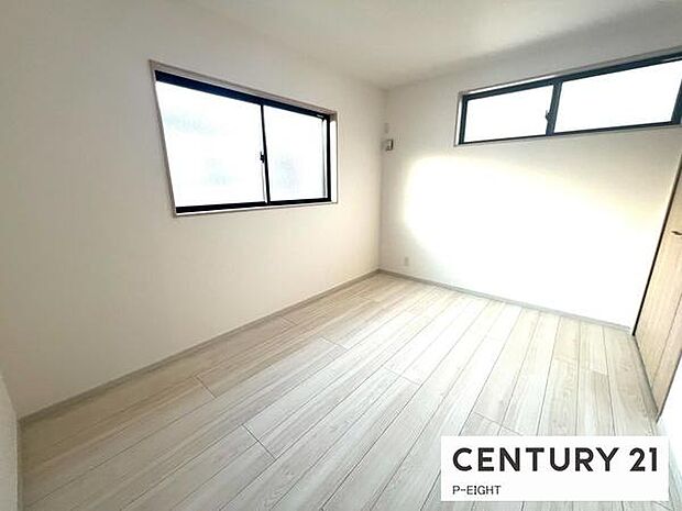 白を基調とした明るい部屋です!