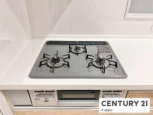 三口ガスコンロで料理もはかどりますね！グリルもあります！