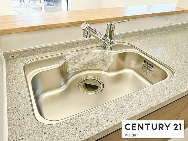 浄水器内蔵型のため、キッチン回りもスリムな印象です！