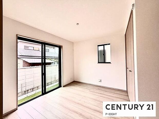 リビング横に便利な洋室！