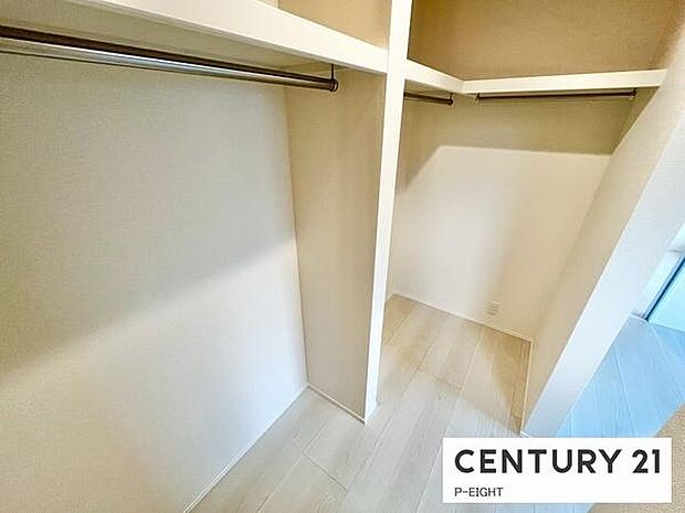 ウォークインクローゼットで楽々収納!