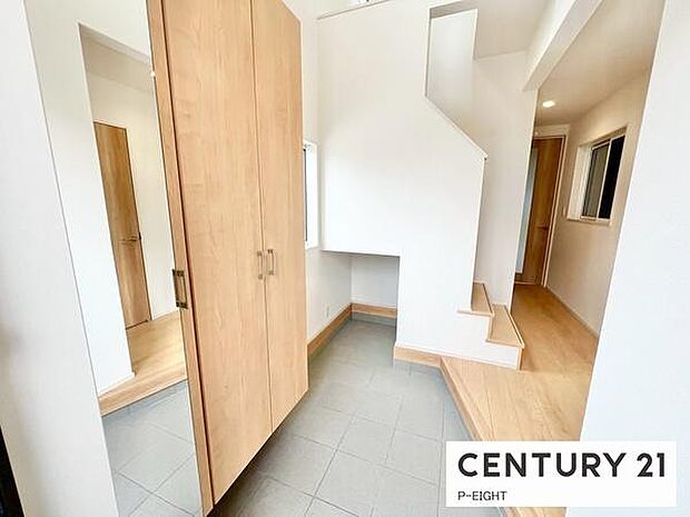 広々とした玄関で来客を受け入れます!