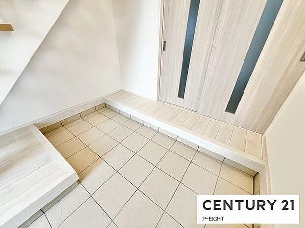 ベビーカーやゴルフクラブなども置ける便利な収納スペースがあります!