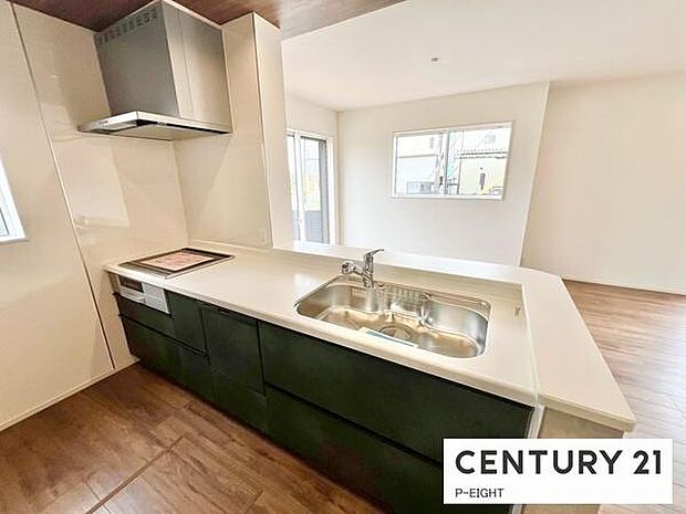 料理をしながらリビングを見渡せるつくりで、料理中も家族との会話がはずみます。