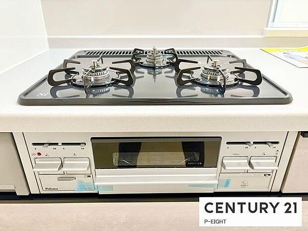 三口コンロで料理もはかどりますね！グリルもあります！