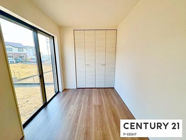 リビング横に便利な洋室！