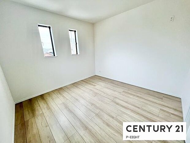 白を基調とした明るい部屋です！