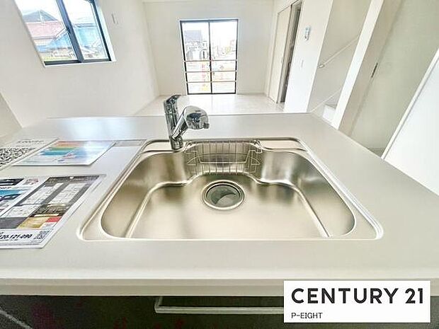 浄水器内蔵型のため、キッチン回りもスリムな印象です！