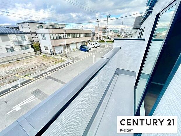 洗濯物は日当たりの良いバルコニーへ！