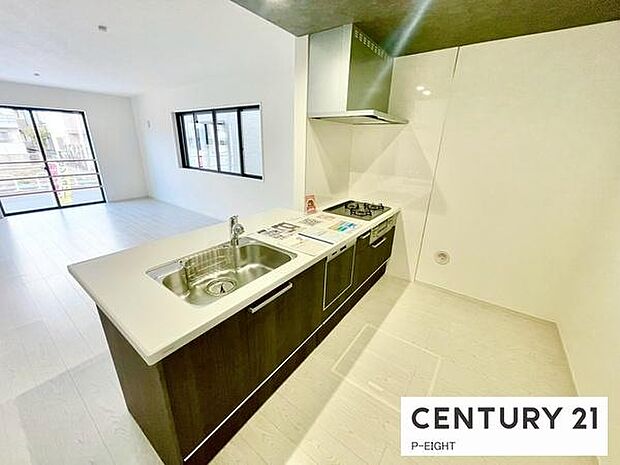 料理をしながらリビングを見渡せるつくりで、料理中も家族との会話がはずみます。