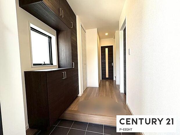 広々とした玄関で来客を受け入れます！