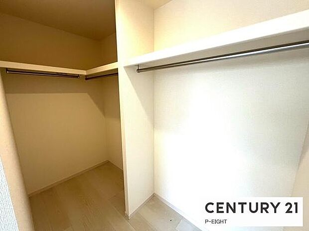 ウォークインクローゼットでお部屋もスッキリ!