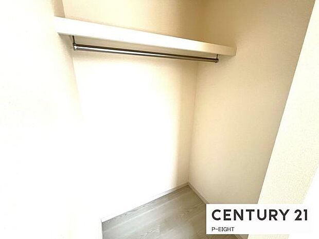 ウォークインクローゼットでたくさん収納できます!