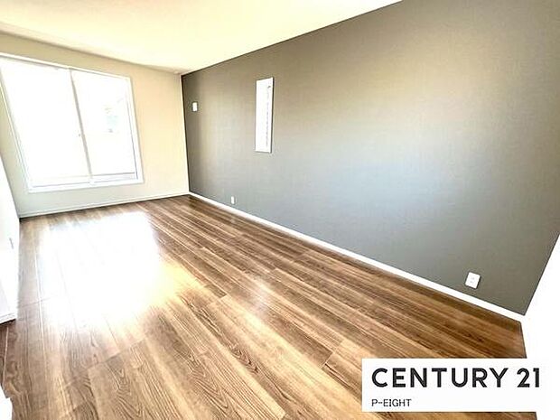 壁の色もアクセントとなりおしゃれな内装です!