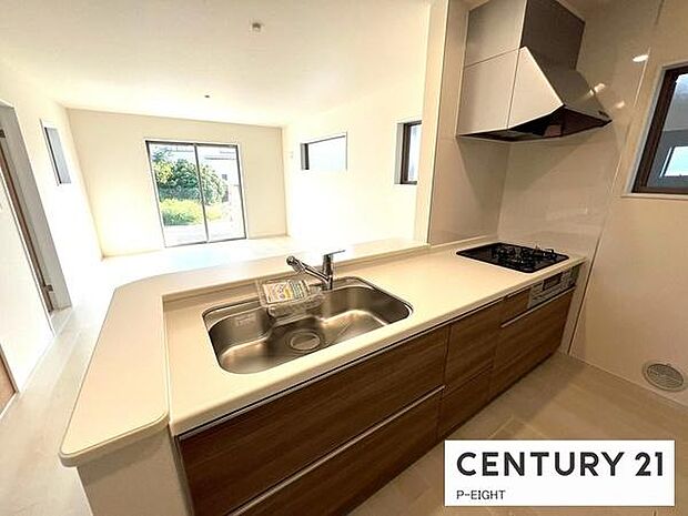 料理をしながらリビングを見渡せるつくりで、料理中も家族との会話がはずみます。