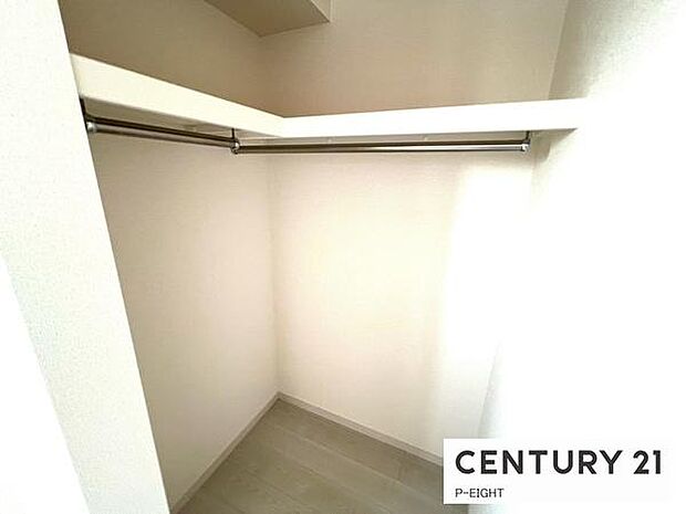 ウォークインクローゼットでたくさん収納できます!