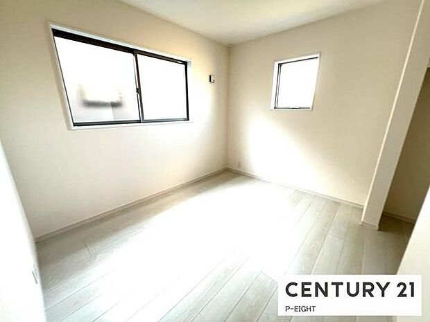 白を基調とした明るい部屋です！