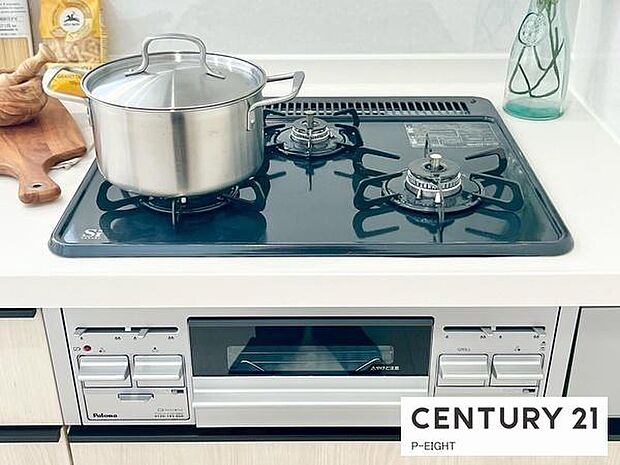 三口ガスコンロで料理もはかどりますね！グリルもあります！