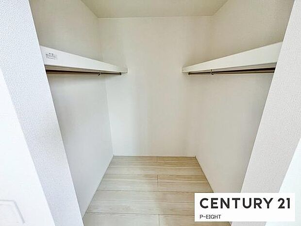 広々としたウォークインクローゼットでたくさん収納できます！