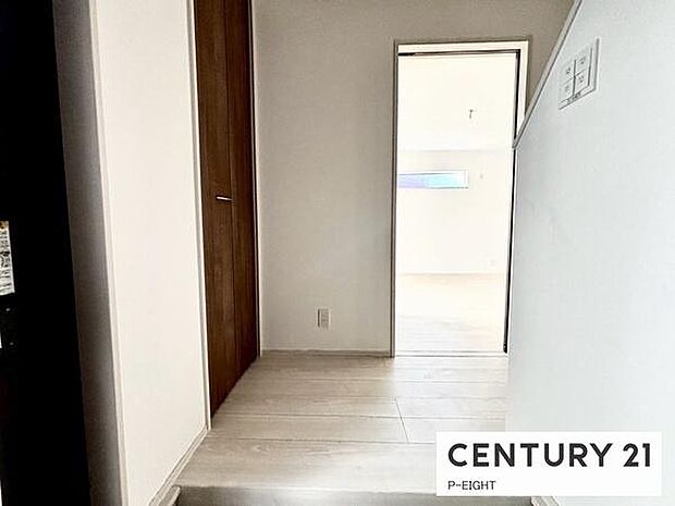 白を基調とした明るい玄関です！