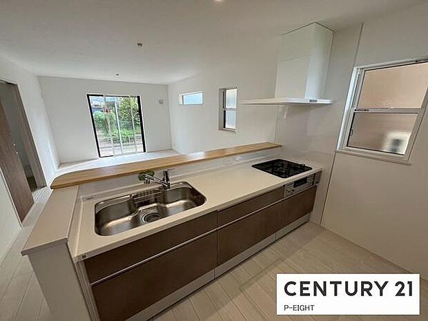 料理をしながらリビングを見渡せるつくりで、料理中も家族との会話がはずみます。