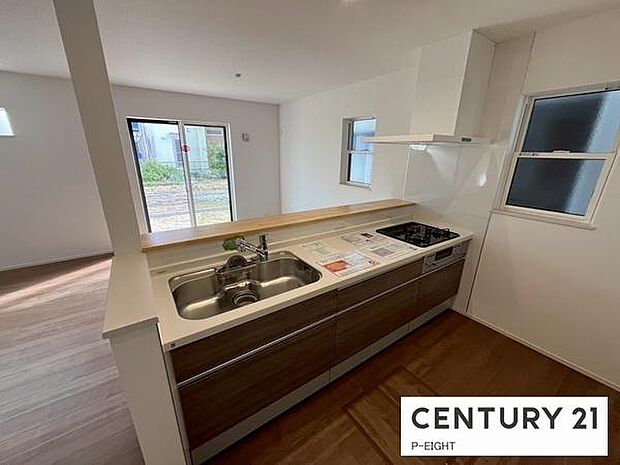 料理をしながらリビングを見渡せるつくりで、料理中も家族との会話がはずみます。