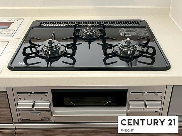 三口ガスコンロで料理もはかどりますね！グリルもあります！