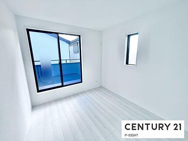 バルコニーに面している明るい部屋です！